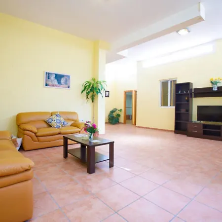 Jara Villa *